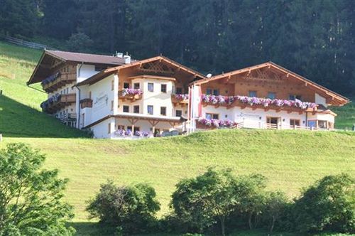Kratzerwirt Apartments Нойштифт-им-Штубайталь Экстерьер фото
